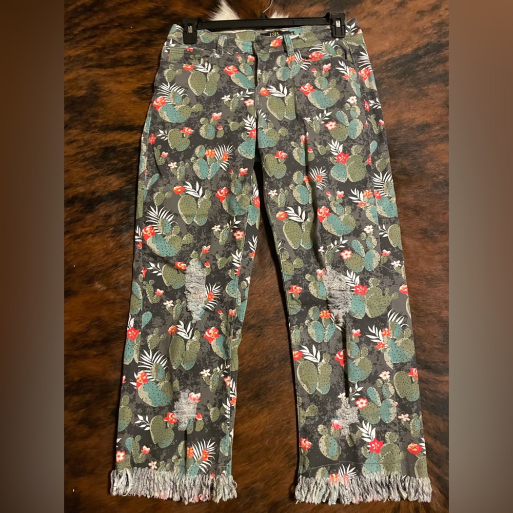 L&B Women’s Black Floral Cactus Print Jeans - Picture 5 of 7